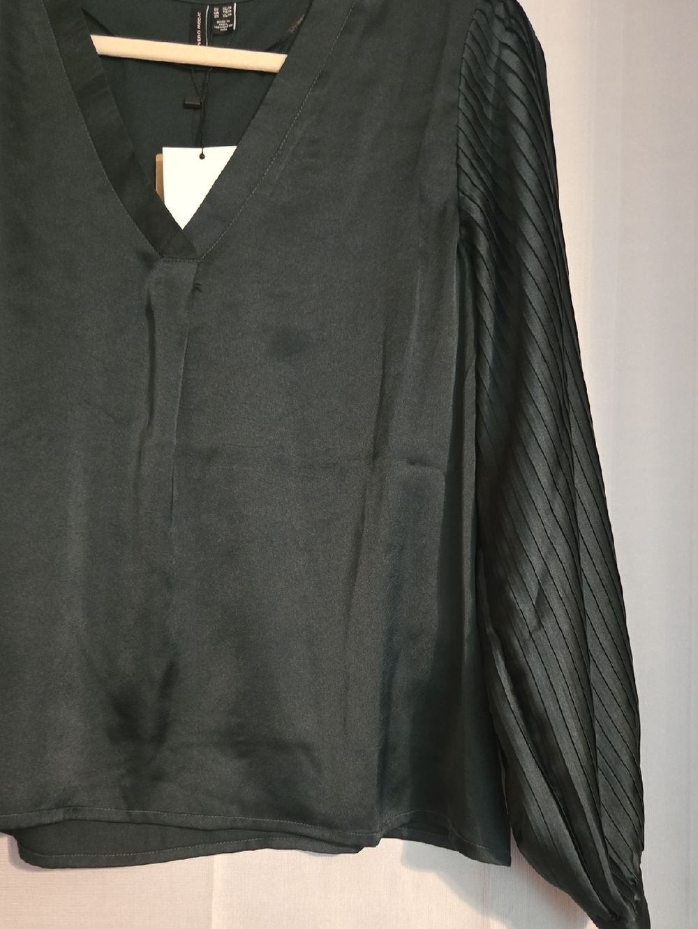 Vero Moda Dark Green V-Neck Blouse with Pleated Sleeves - Short Story - XLP - Picture 4 of 8
